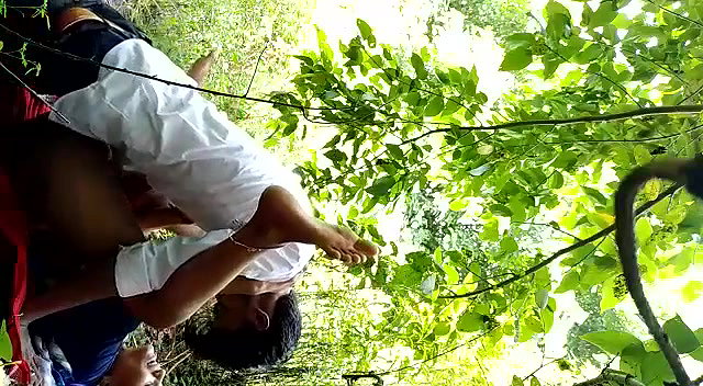 Village Couple Outdoor mms