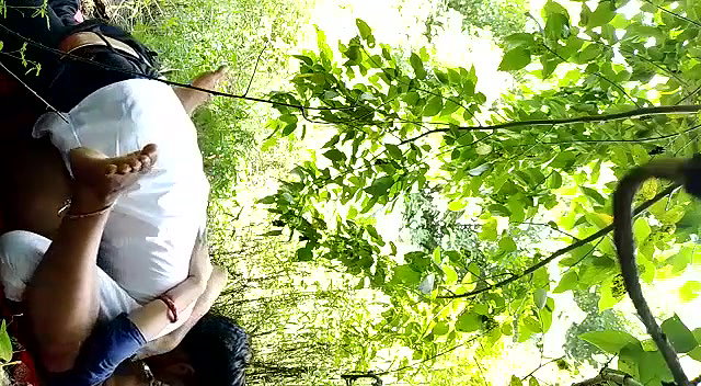 Village Couple Outdoor mms