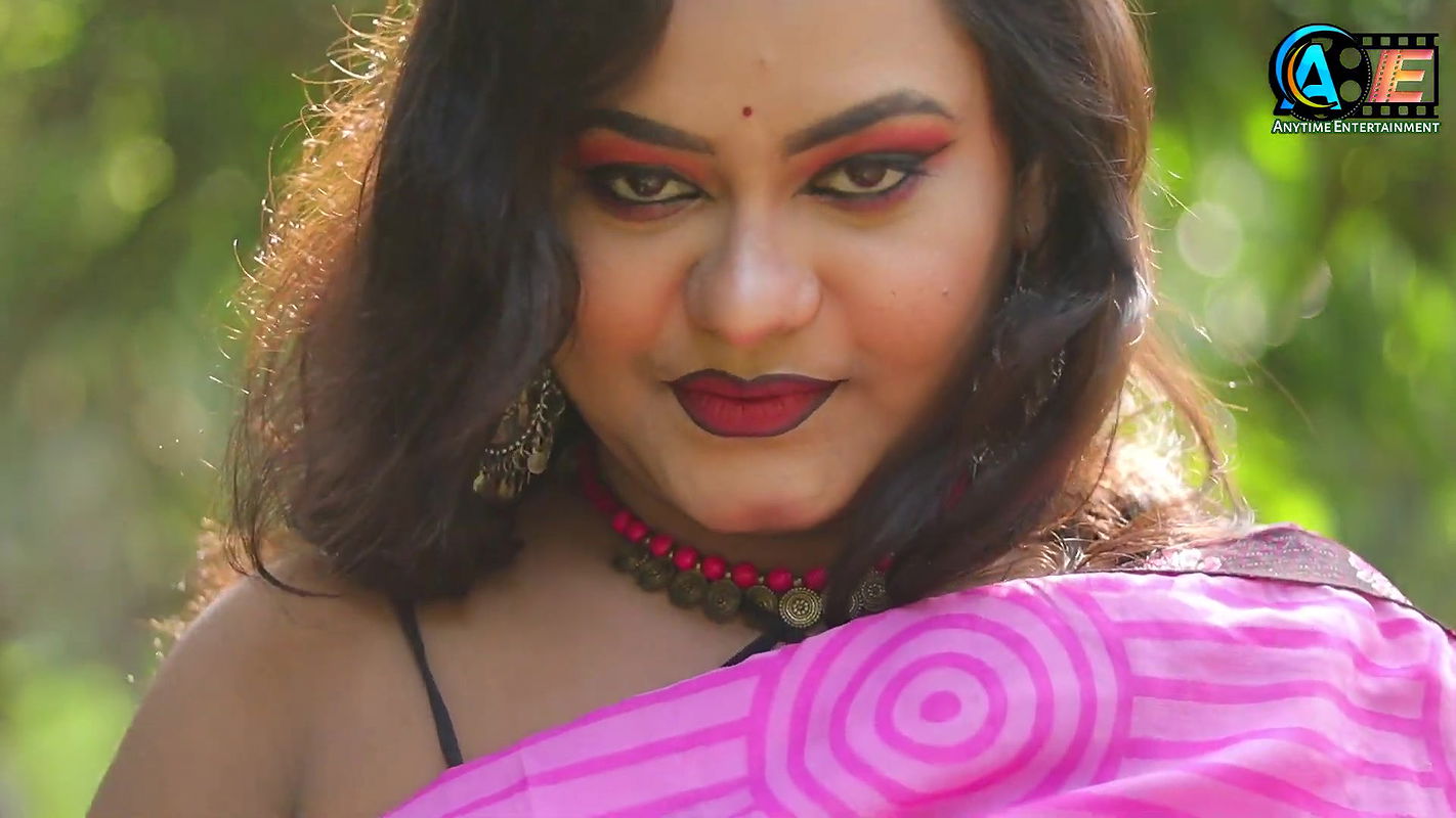 High Fashion Saree Shoot Outdoor Saree Fashion Shoot Bong Beauty Model POULOMI