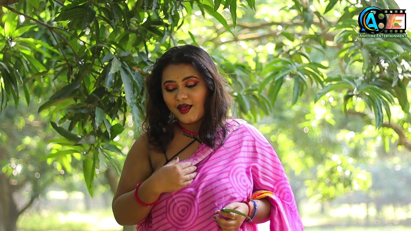 High Fashion Saree Shoot Outdoor Saree Fashion Shoot Bong Beauty Model POULOMI