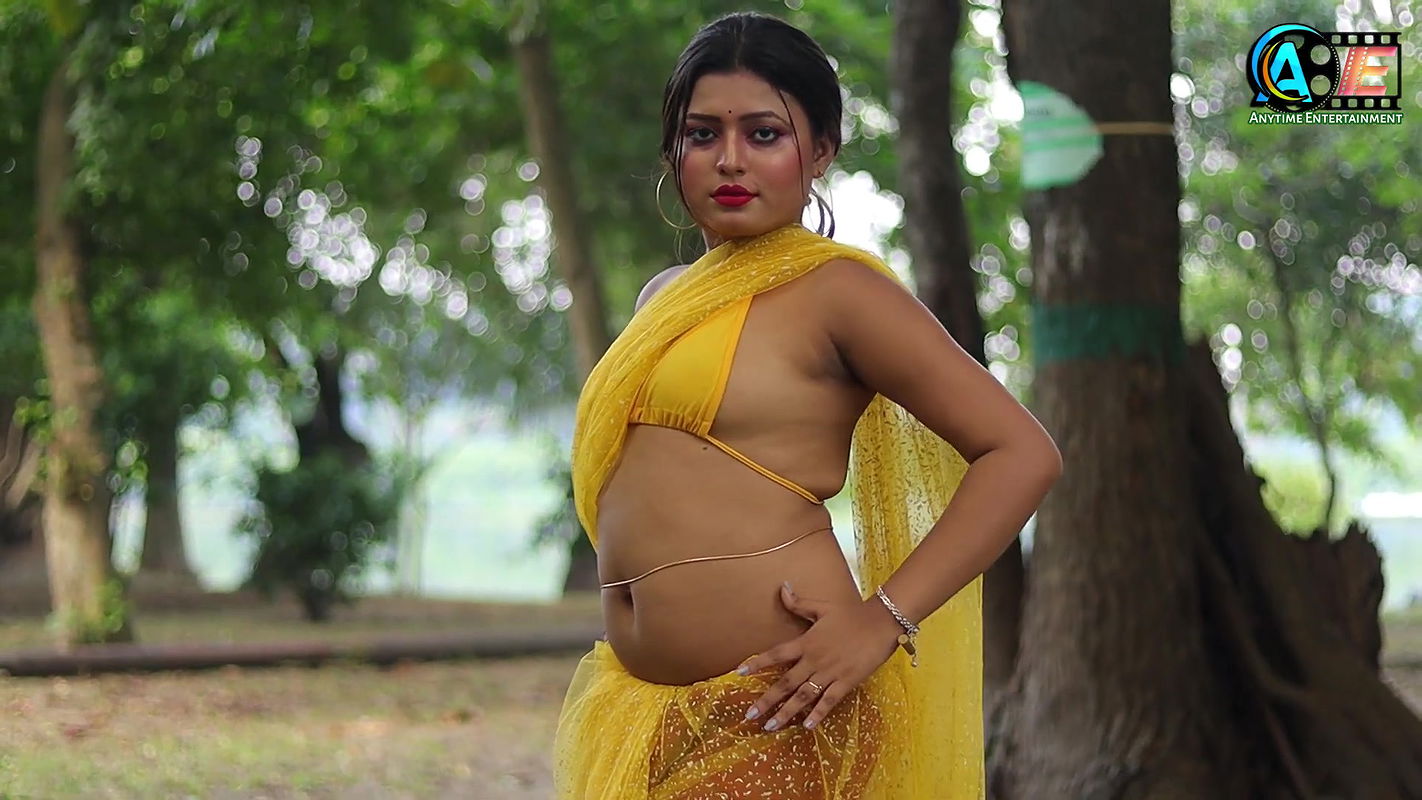 Hot And Bold Saree Video Shoot Saree Fashion Shoot Model Urvashi Sexy Navel Show Video