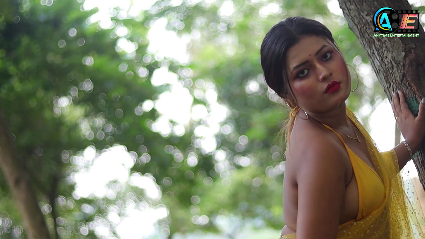 Hot And Bold Saree Video Shoot Saree Fashion Shoot Model Urvashi Sexy Navel Show Video