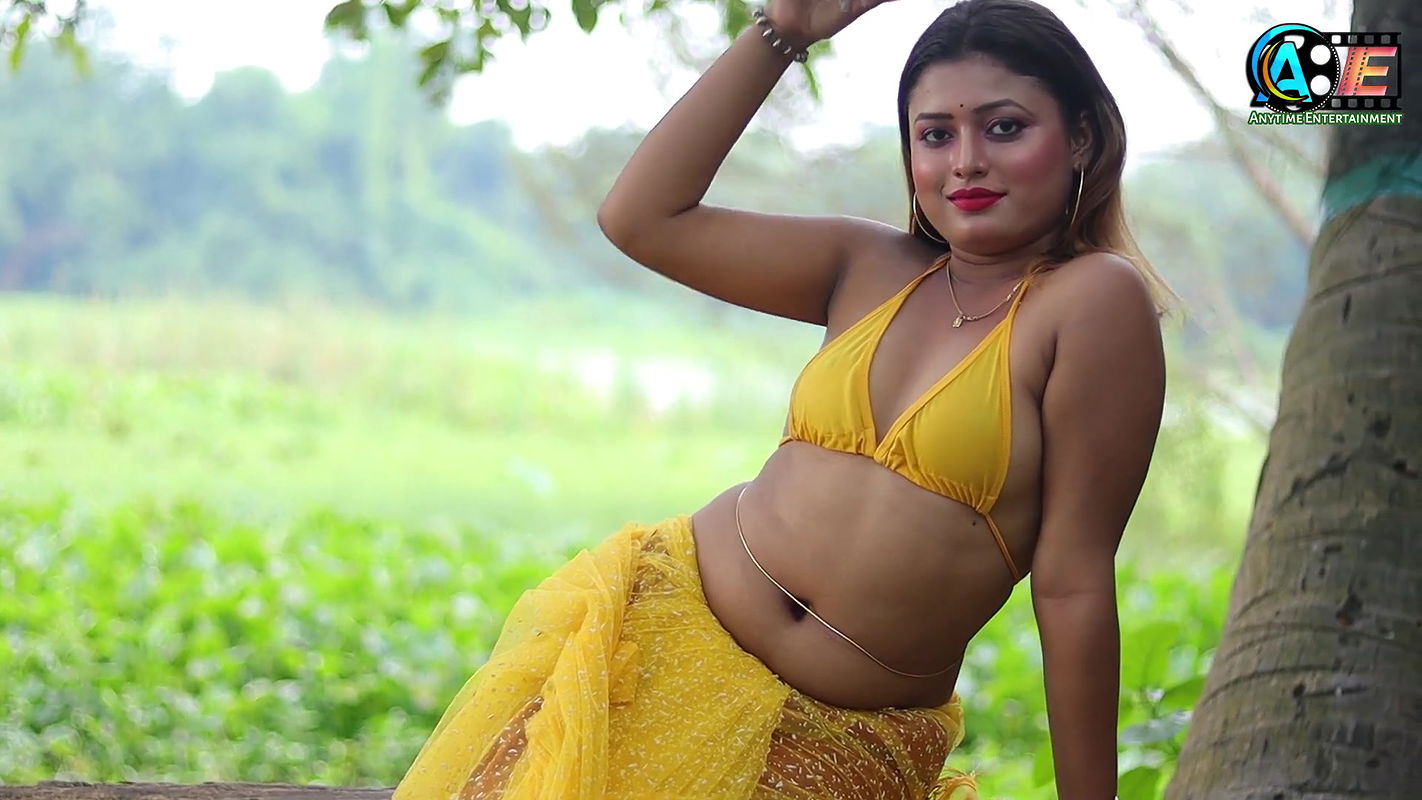 Hot And Bold Saree Video Shoot Saree Fashion Shoot Model Urvashi Sexy Navel Show Video