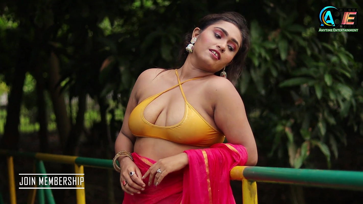 Hot Beautiful Indian Model Saree Shoot Model Arimita Navel Show Saree Shoot