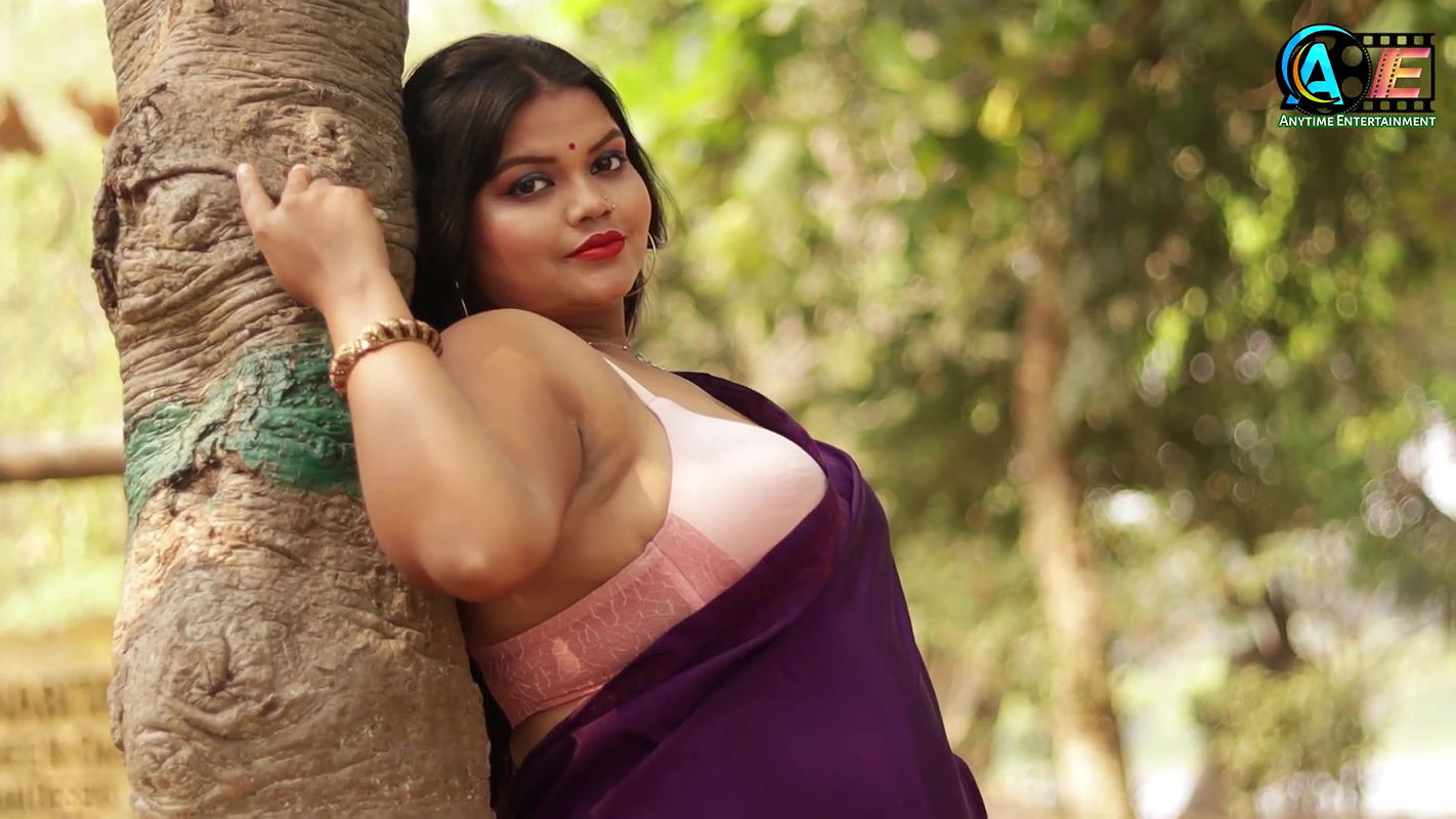 Hot Bold Saree Shoot । Model Aditi Cleavage Navel Show Saree Shoot । Bong Saree Fashion Shoot ।।