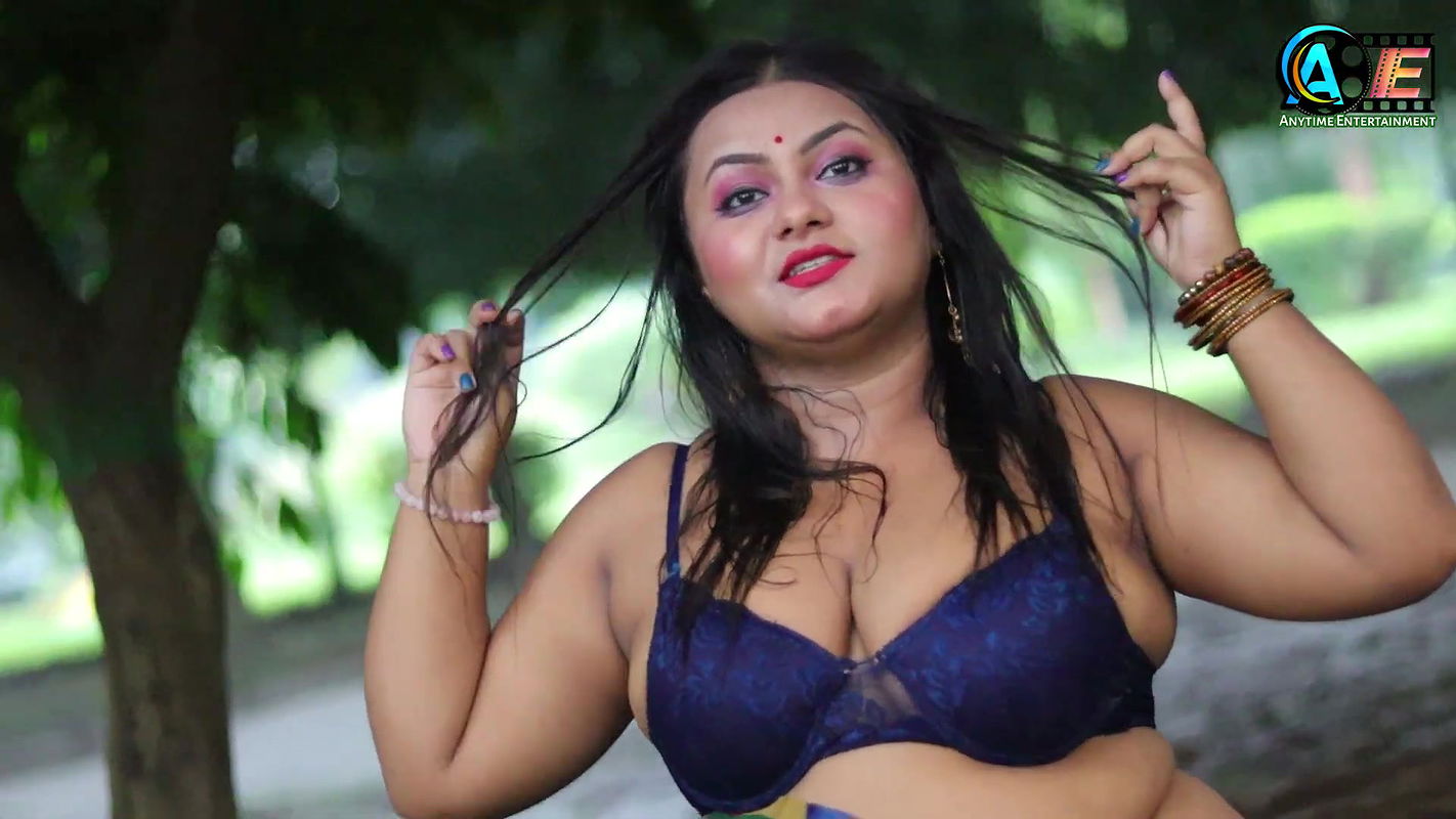 Bold Saree Shoot Saree Video Shoot Saree Fashion Shoot Bong Navel Saree Model Poulomi