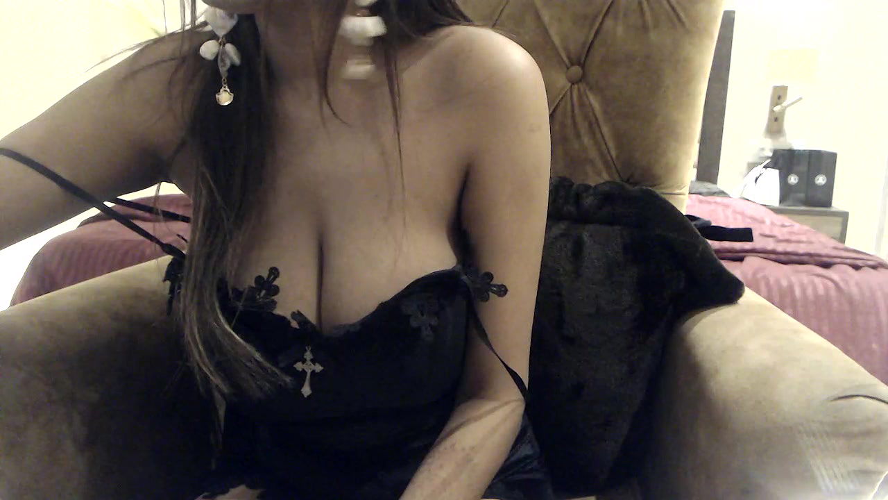 Stripchat-Public.Show-f-chhui_mui-2025.02.21.190553