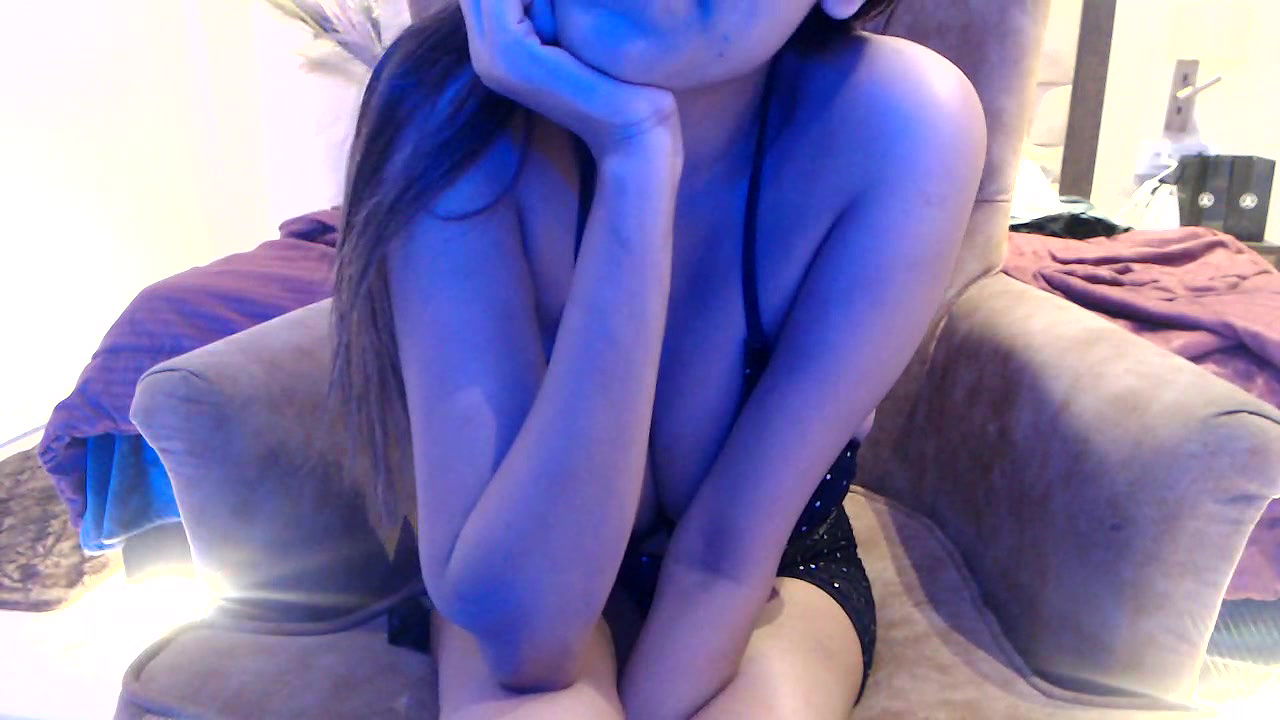 Stripchat-Public.Show-f-chhui_mui-2025.03.04.001936