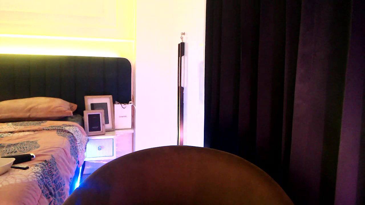 Stripchat-Public.Show-f-chhui_mui-2025.03.27.185526