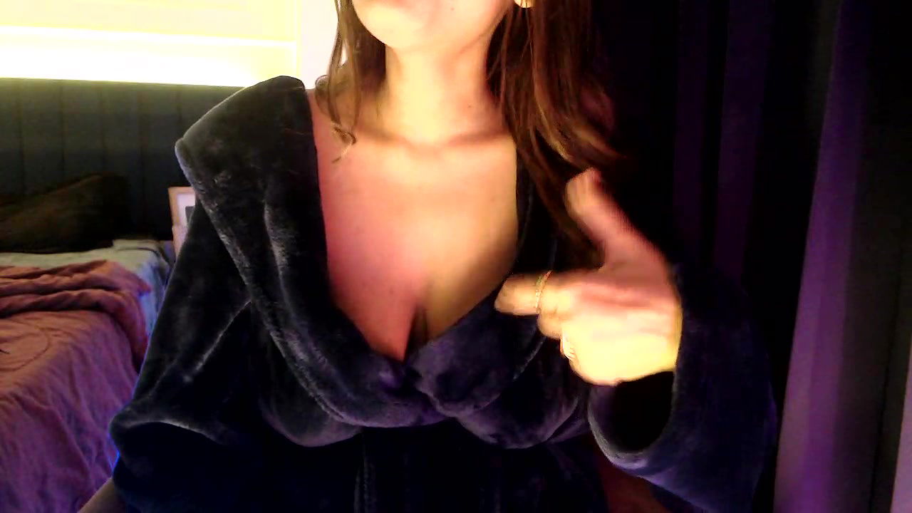 Stripchat-Public.Show-f-chhui_mui-2025.04.15.195848