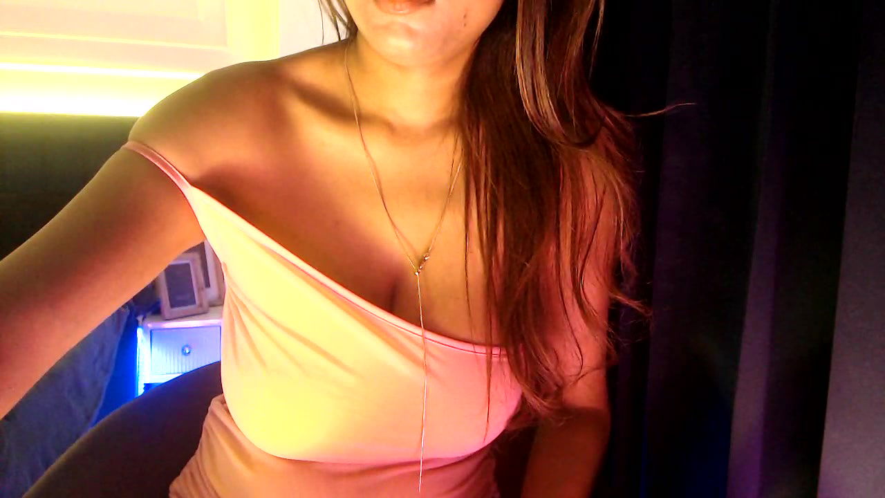 Stripchat-Public.Show-f-chhui_mui-2025.05.02.191724