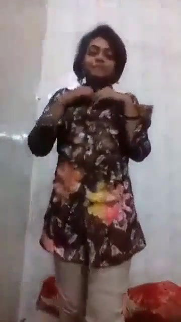 Horny Booby Desi Girl Nude Selfie Video