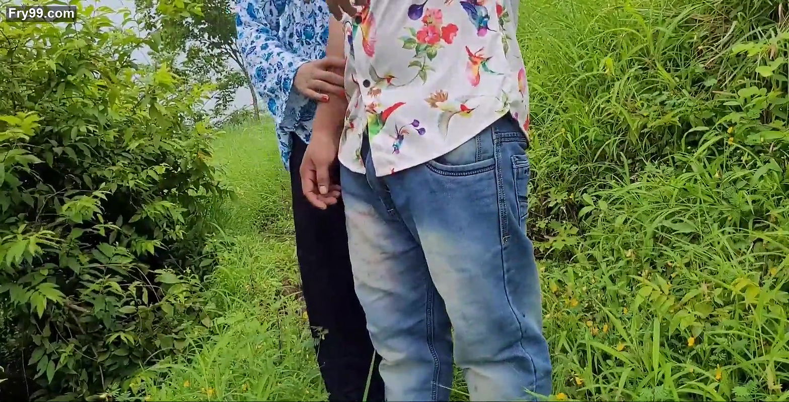 Desi Bhabhi Fucked Outside In The Farm