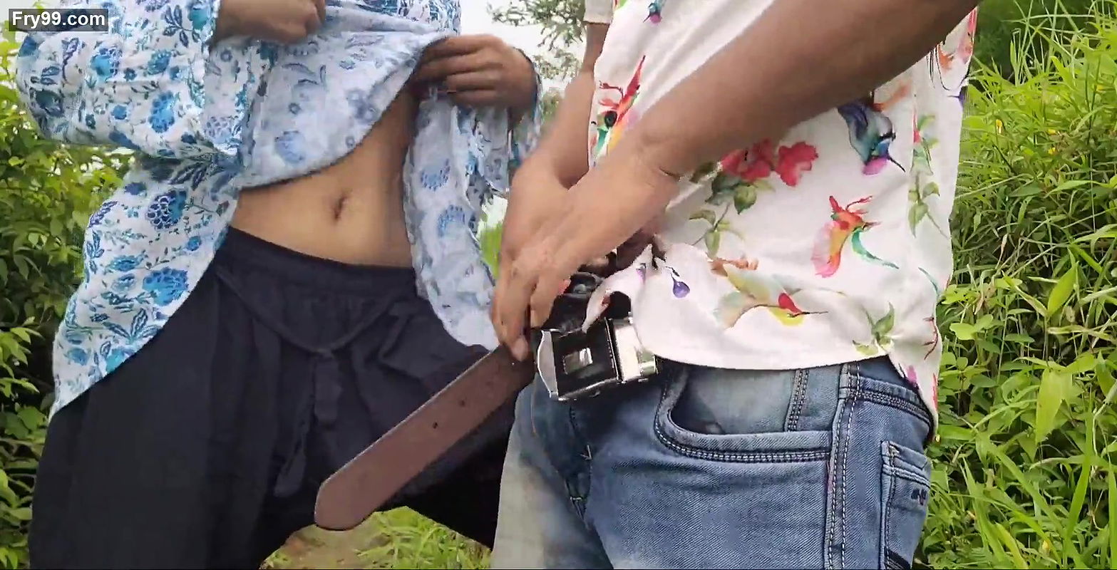 Desi Bhabhi Fucked Outside In The Farm