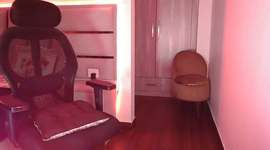 Stripchat-Public.Show-f-SunhariGirl-2025.04.26.040439