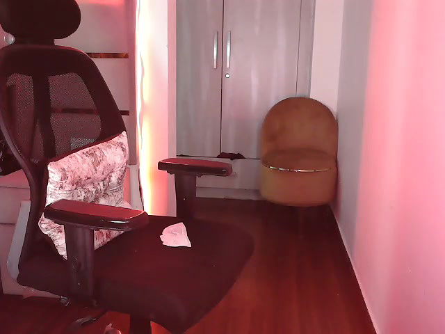 Stripchat-Public.Show-f-SunhariGirl-2025.05.13.170407