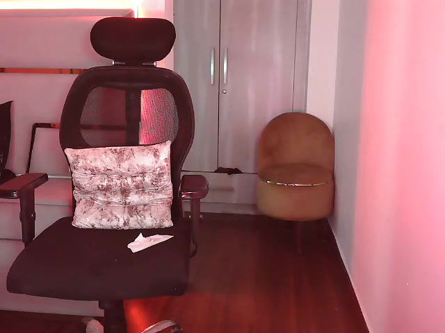 Stripchat-Public.Show-f-SunhariGirl-2025.05.13.170407