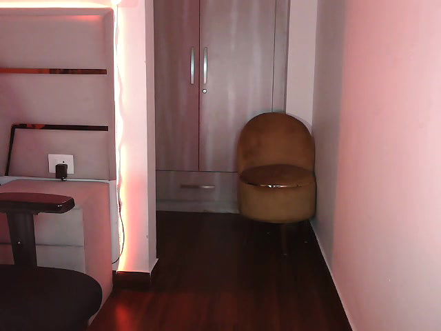 Stripchat-Public.Show-f-SunhariGirl-2025.05.15.190439