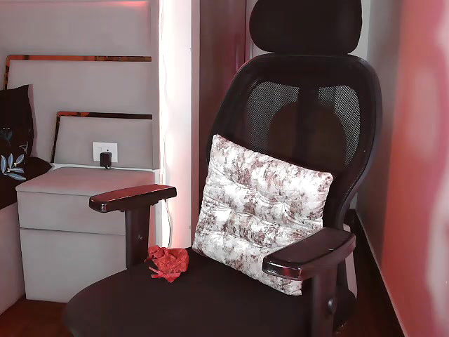 Stripchat-Public.Show-f-SunhariGirl-2025.05.16.190306