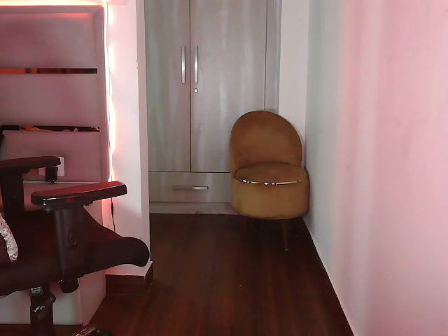 Stripchat-Public.Show-f-SunhariGirl-2025.06.17.052026