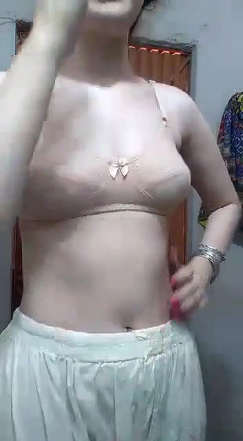 Beautiful Pashto Girl Showing For Lover