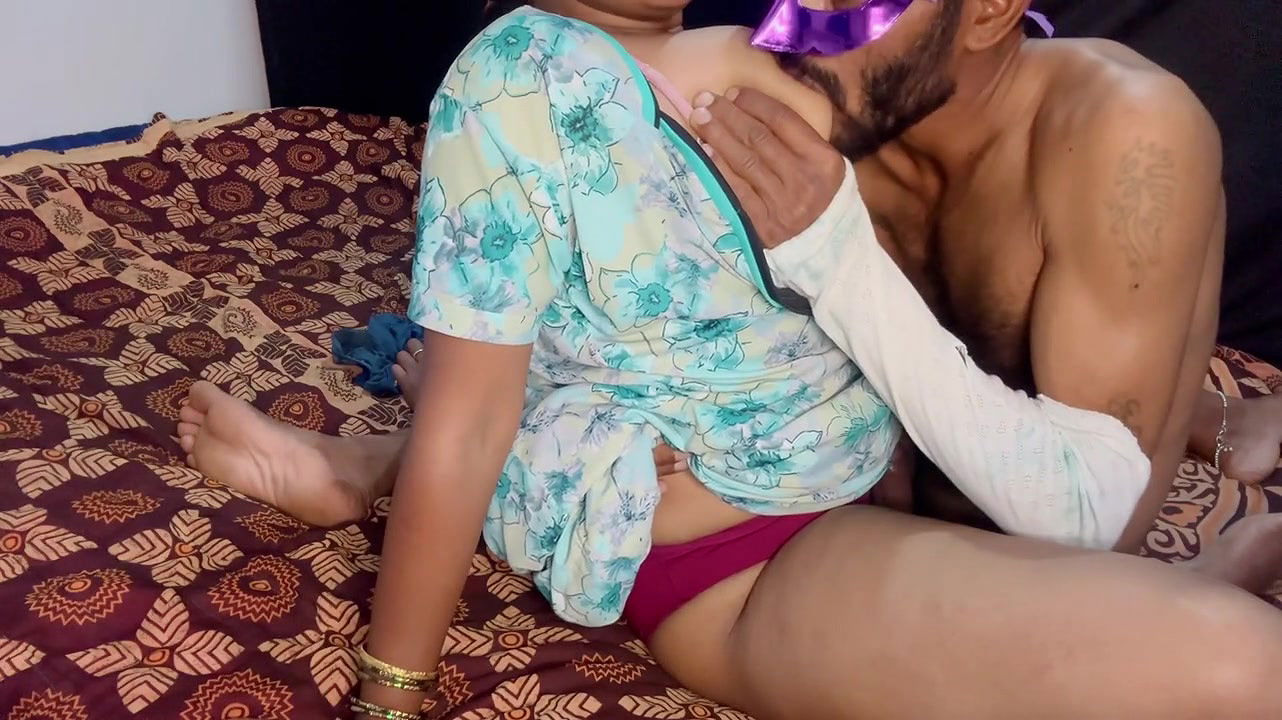 Mallu Couple Hot Nighty Removal and Sex in Bedroom, Desi Mallu Couple Hot Bedroom Sex, Hot Malayali Couple Hot Sex in Nighty