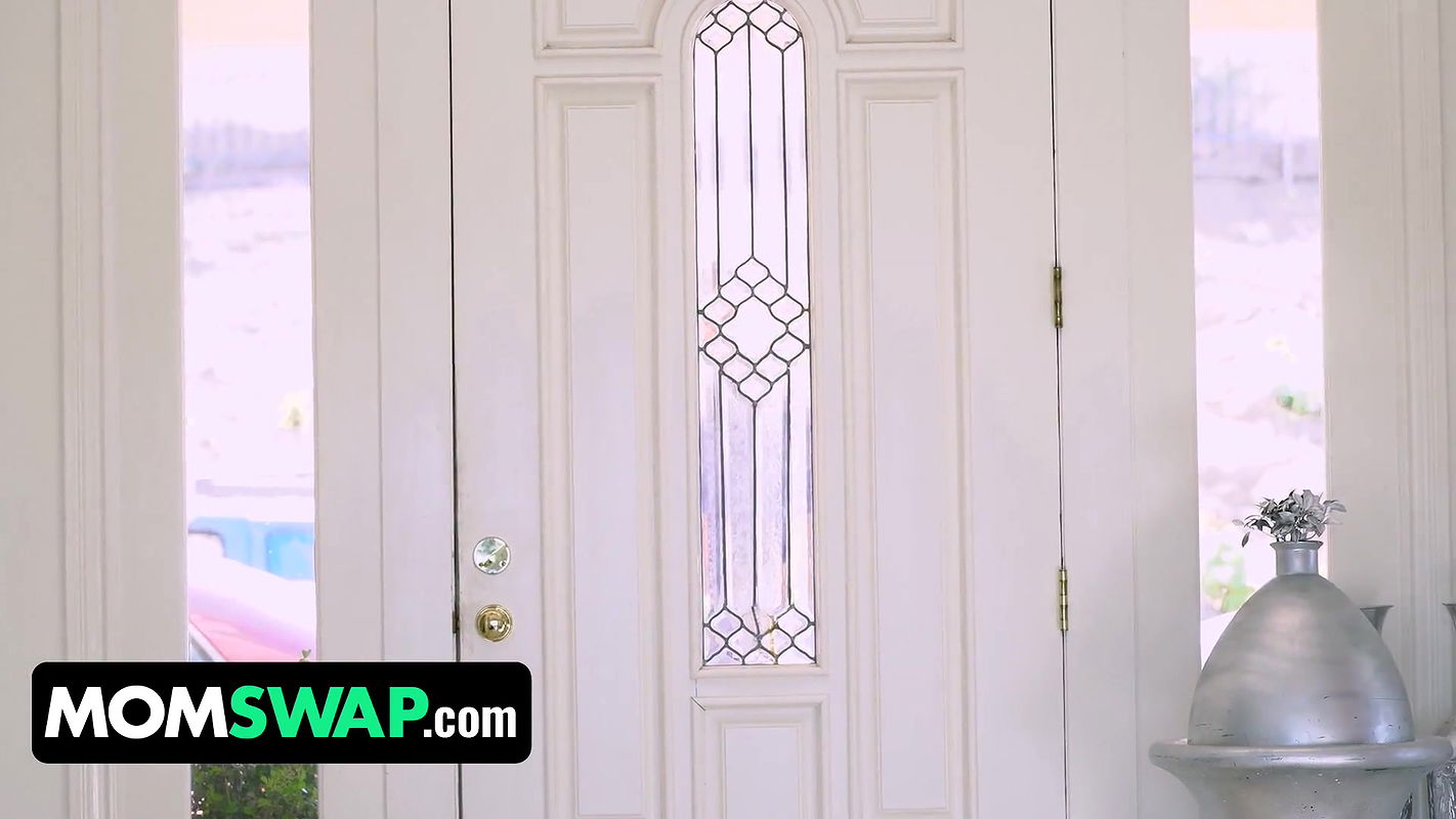 Mom Swap – Gorgeous Milfs Invite Over Stepsons To Work And End Up Riding Their Massive Dicks