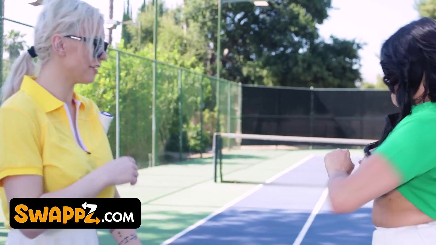 Tennis Game With Slut Stepmoms Leads To Foursome Fuckfest Orgy – Kenzie Taylor & Mona Azar – Swappz