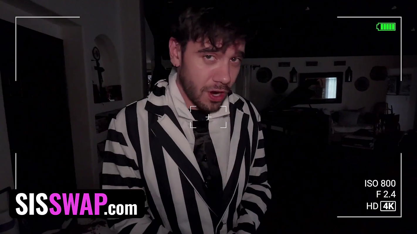 The Haunted House of Swap by SisSwap Featuring River Lynn & Amber Summer – TeamSheet Halloween