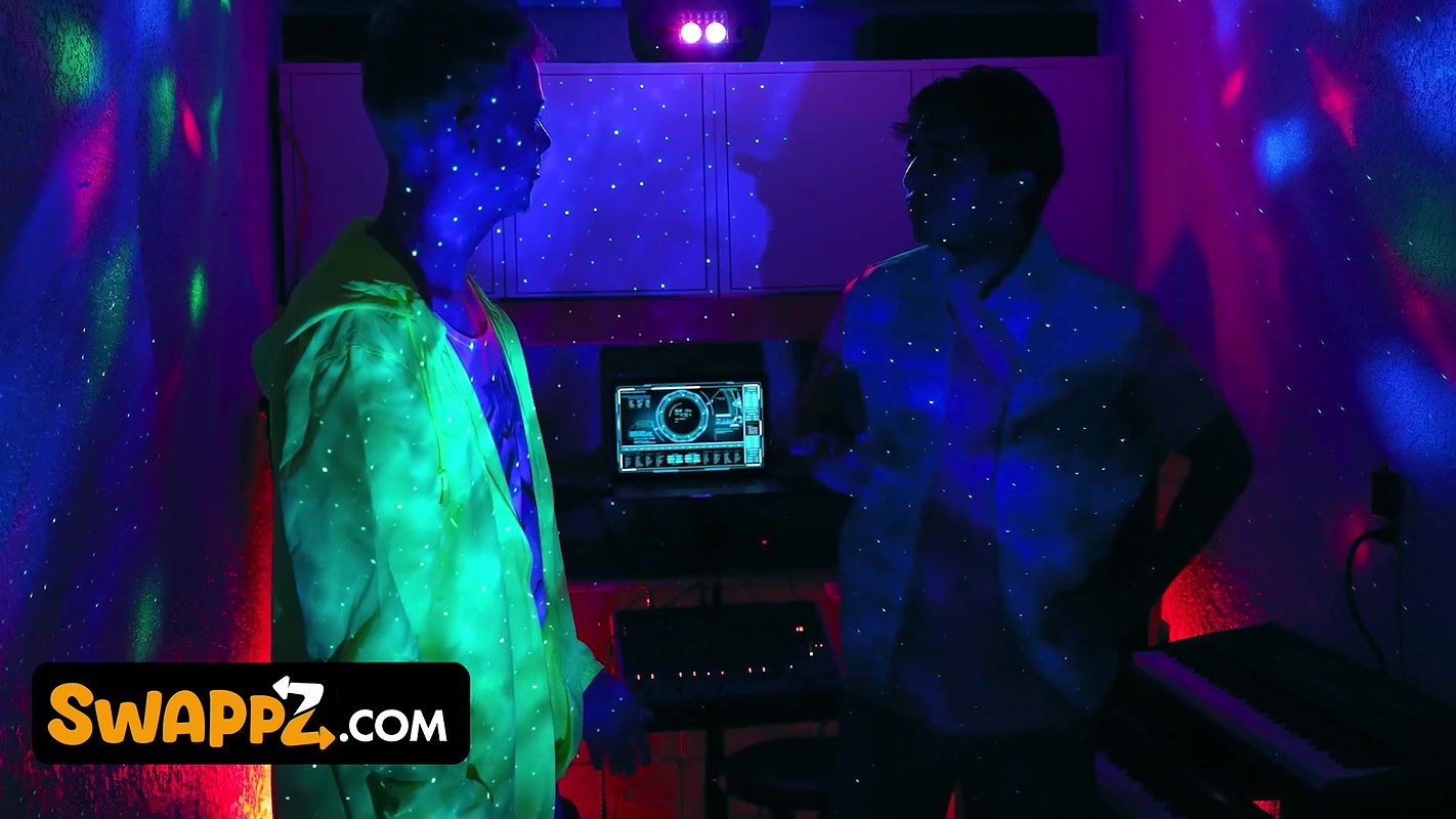 Time-Traveling Stepsons Fuck Their Milf StepMoms Again & Discover New Stepsisters – Swappz