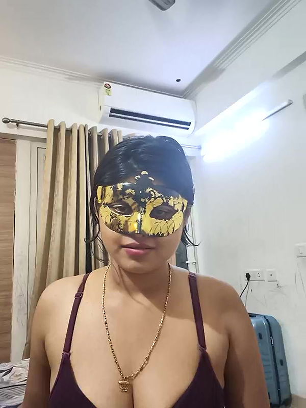 Stripchat-Public.Show-c-mahi69a-2025.05.17.183344