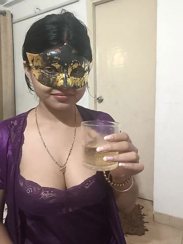 Stripchat-Public.Show-c-mahi69a-2025.05.20.210603