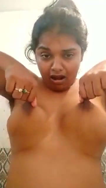 Bhabhi with bigboobs playing hard hot mms