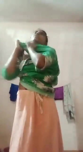 Bhabhi hot show mms