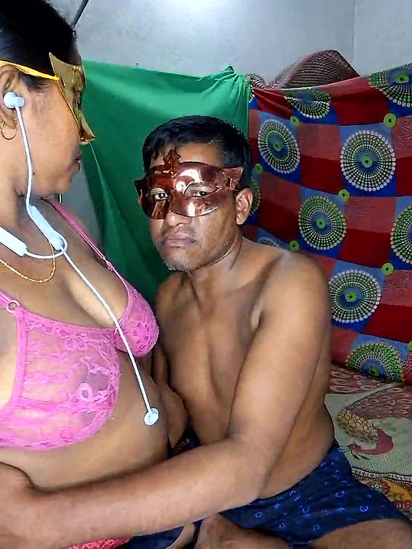 Stripchat-Public.Show-c-Real_Desi_Couple-2025.06.24.173512