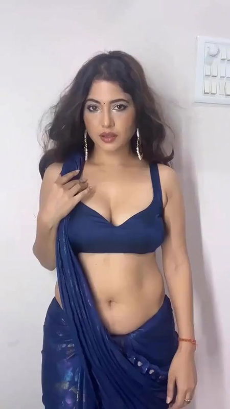 Poonam Rajput Damn Seductive In Saree Hotness