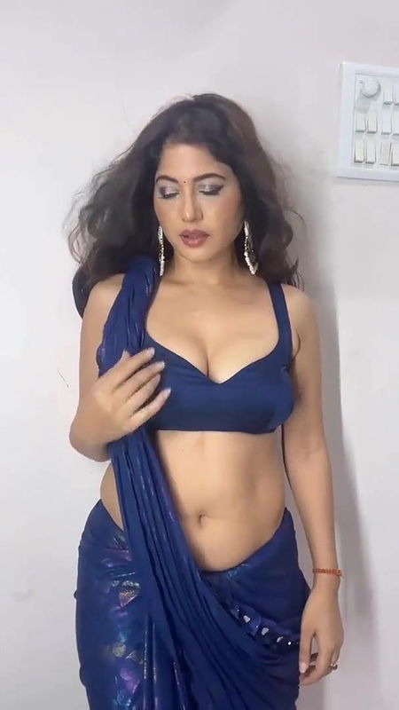 Poonam Rajput Damn Seductive In Saree Hotness