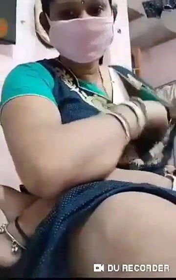 big boobs bhabi show her boobs on tango