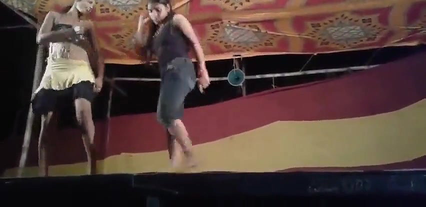 Desi sexy girl show her boobs