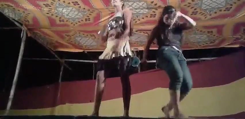 Desi sexy girl show her boobs