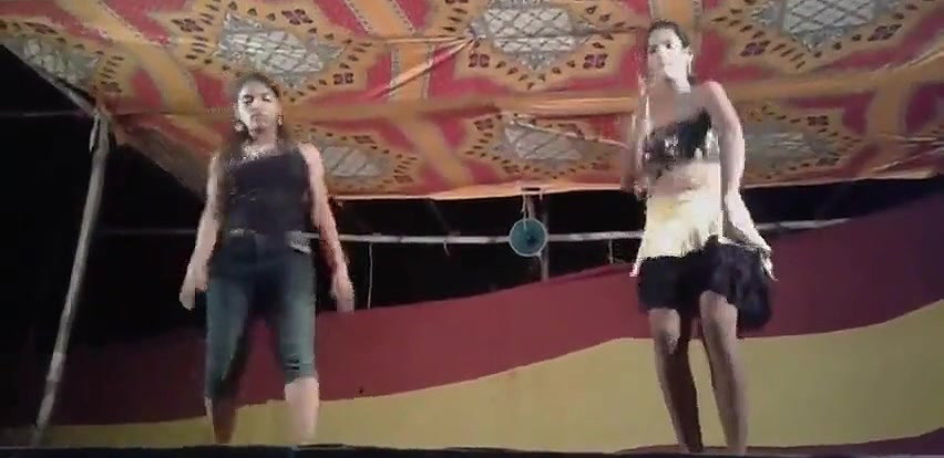 Desi sexy girl show her boobs