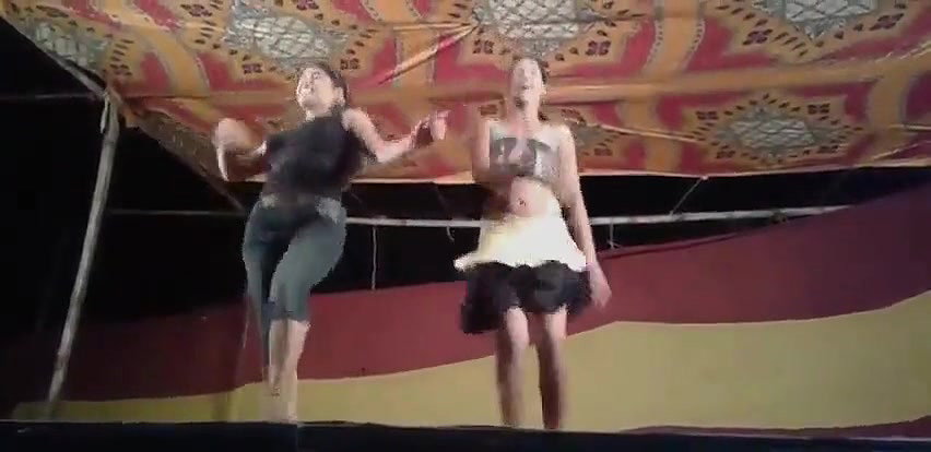 Desi sexy girl show her boobs