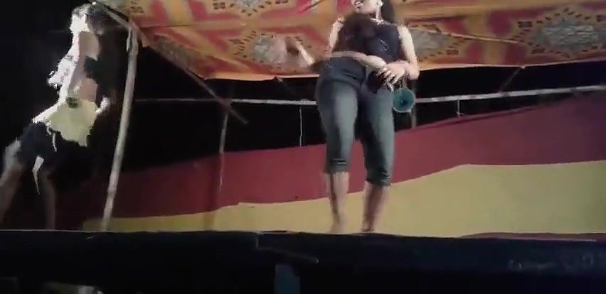 Desi sexy girl show her boobs