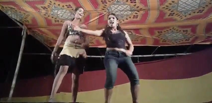 Desi sexy girl show her boobs