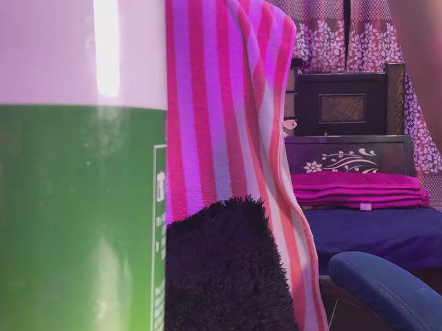 Stripchat-Public.Show-f-Sweet__queen2-2024.12.18.214459