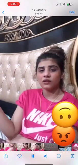 Sexy girl Shows her Boobs and Pussy on VC