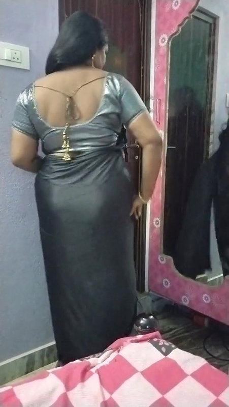 Telugu Milf Wearing Saree