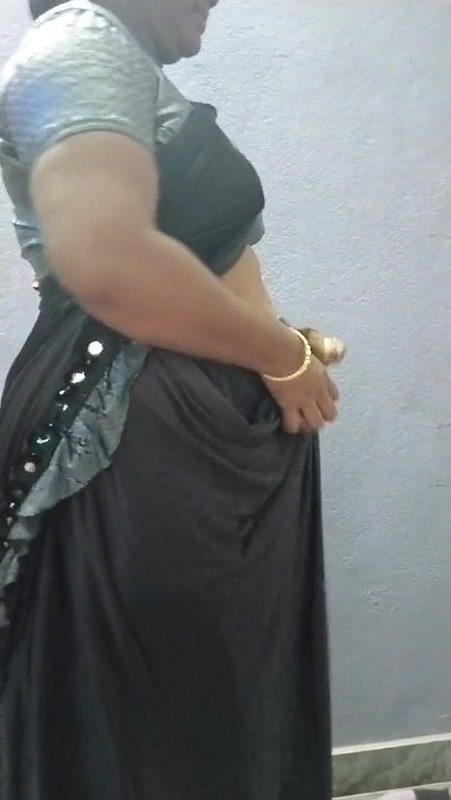 Telugu Milf Wearing Saree