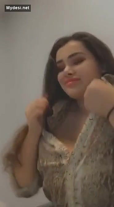 Desi cute model big boobs