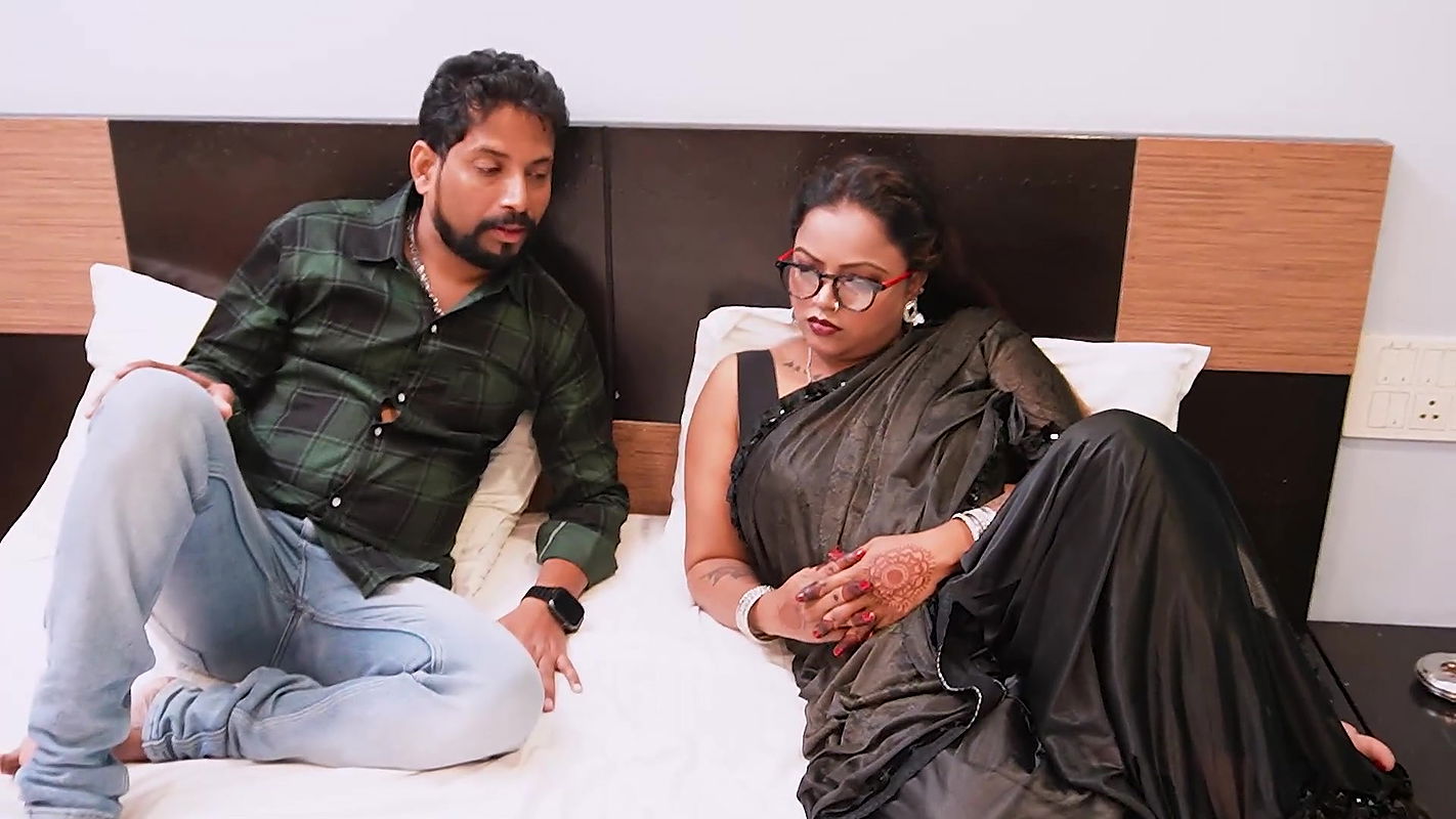 Bhabhi Had Sex with Her Plumber